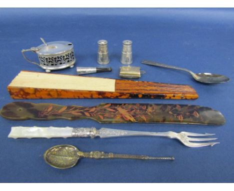 A mixed collection of silver and bijouterie to include small silver purse, silver pickle fork, two silver barrel salt and pep