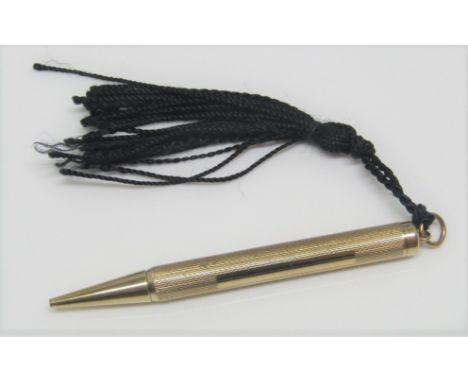 A 9ct engine turned retractable pencil, 10.7g