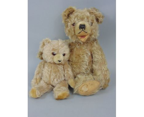 A vintage plush teddy bear with jointed limbs and a further smaller bear (2)