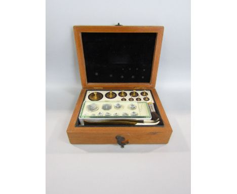 Vintage beech cased set of jewellers weights