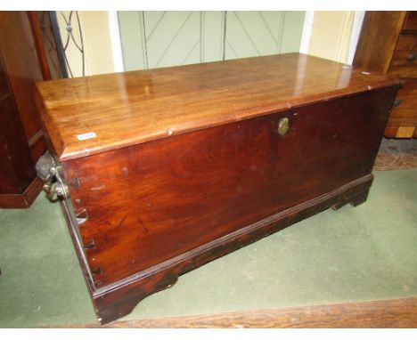 A good Georgian mahogany and camphor blanket chest on bracket supports with brass carrying handles 105cm across