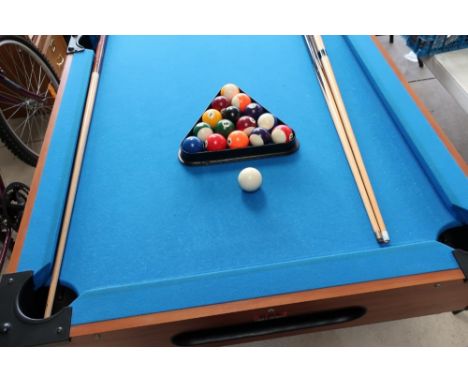 Modern quarter sized snooker/billiards table with accessories (balls, cues etc) (183cm x 92cm x 80cm) 