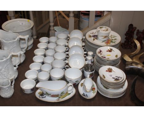 A collection of Royal Worcester "Evesham" dinner and teaware 