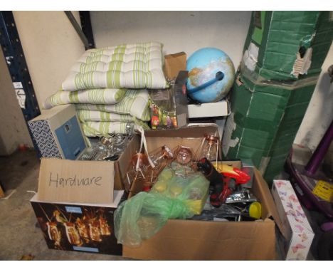A QUANTITY OF ASSORTED HOUSEHOLD ITEMS TO INCLUDE OUTDOOR LIGHTING ETC