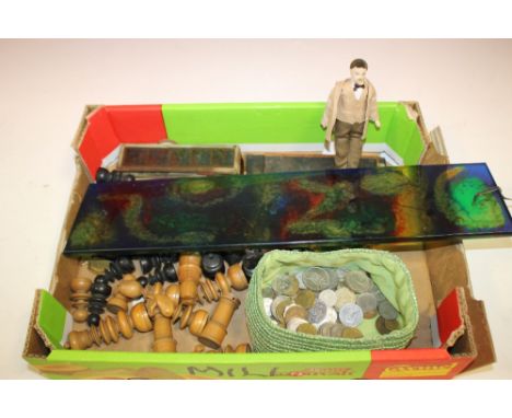 A BOX OF COLLECTABLES TO INCLUDE A LUCITE PANEL AND PAPER WEIGHT, CHESS PIECES, SLIDES ETC