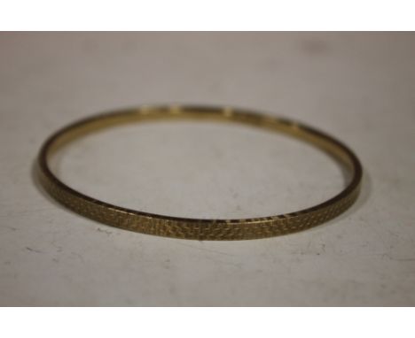 A 9CT GOLD BANGLE 