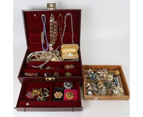 A collection of costume and fashion jewellery, to include a Trifari link bracelet, elephant brooches, pearl necklaces, Vintag