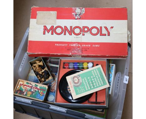 Various Vintage games, including boxwood Staunton pattern chessmen etc (boxful) 