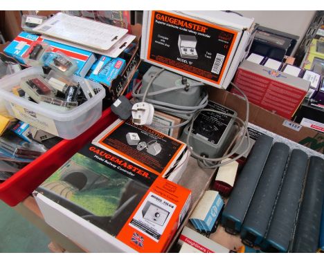 Three boxed Gangemaster model railway controllers, a boxed Hornby controller and two unboxed Hornby controllers (6)