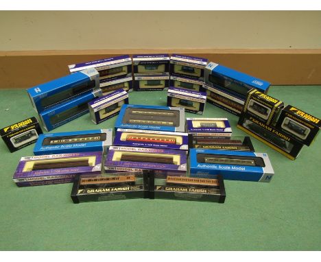 A collection of cased Graham Farish and Dapol N gauge rolling stock (26)