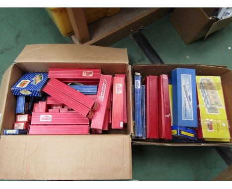 A collection of boxed Hornby Dublo 00 gauge model railway items including 3231 0-6-0 Diesel-Electric Shunting Locomotive , ro