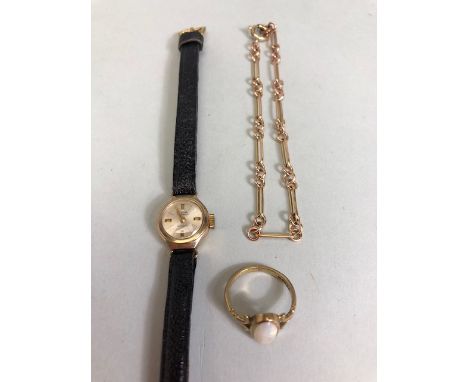 9ct Gold paperclip link bracelet (4.2g) with a 9ct Oval cut Opal ring and a 9ct Gold cased wristwatch by AVIA
