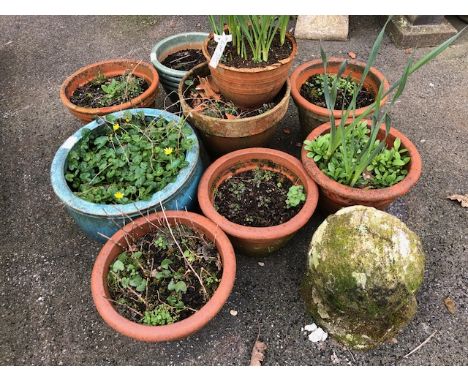 Collection of garden pots and a concrete garden finial/ ball