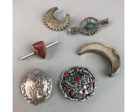 LOT OF ANTIQUE AND VINTAGE JEWELLERY
