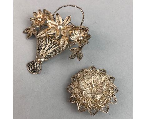 LOT OF VINTAGE SILVER AND OTHER BROOCHES