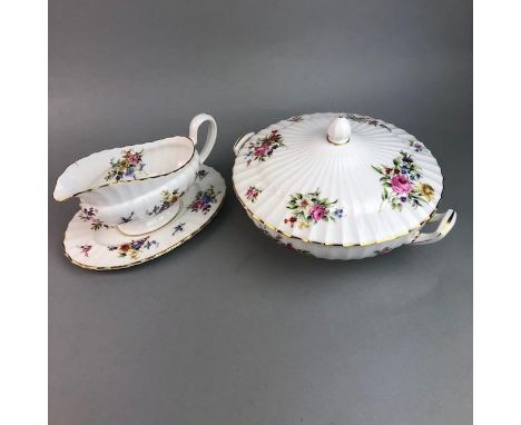 ROYAL WORCESTER ROANOKE PATTERN DINNER SERVICE, including two tureens