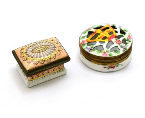 A Bilston enamel patch box and a Continental example CONDITION REPORT: 