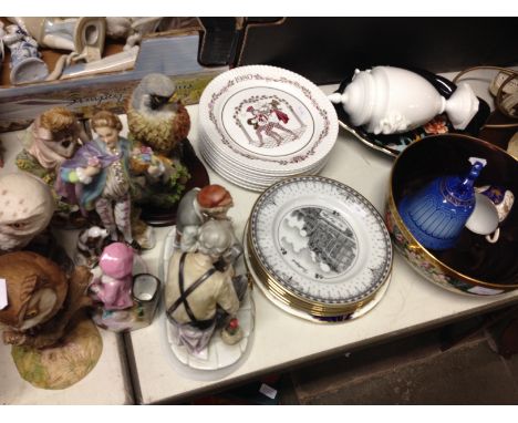 A MIXED LOT COMPRISING AN ART DECO BOWL, SPODE XMAS PLATES, SOUTPORT PLATES, AYNSLEY OWLS AND OTHER ORNAMENTS ETC. RTO