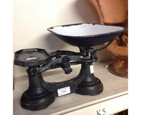A SET OF SCALES. K5