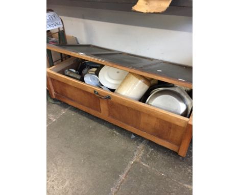 A WOODEN TRUNK OF VARIOUS POTTERY AND KITCHEN WARE
