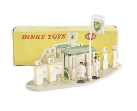 A Dinky Toys 783 Petrol Pump Station ‘BP’, comprising sign, kiosk, four pumps and 007 plastic petrol pump attendant figures, 