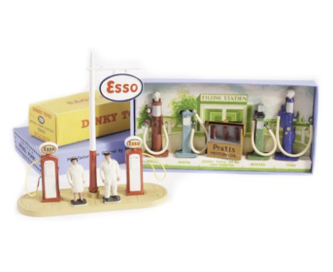 A Dinky Toys 781 Petrol Pump Station ‘Esso’, comprising sign, two pumps and 007 plastic petrol pump attendant figures, in ori