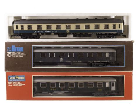 Lima Continental 0 Gauge 2-rail Locomotive and Coaching stock: comprising SNCF blue Bo-Bo Diesel locomotive 67001, together w