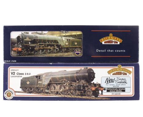Bachmann 00 Gauge Steam Locomotives: comprising 32-551 A1 class 4-6-2 ‘Aberdonian’ no 60158, together with 31-552 V2 class 2-