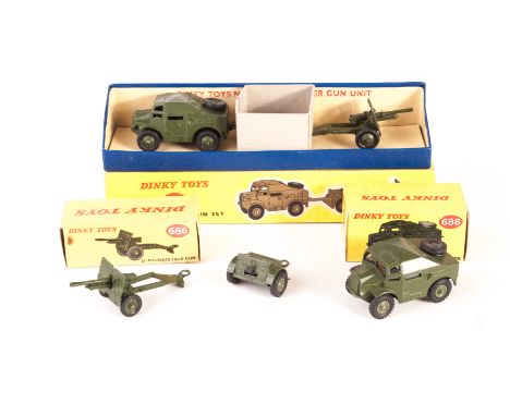 A Dinky Toys 697 25-Pounder Field Gun Set, with ridged hubs, in original box with packing piece, VG-E, box G, 688 Field Artil