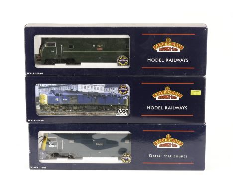 Bachmann 00 Gauge Diesel Locomotives: comprising class 42 ‘Warships’ D804 ‘Avenger’ in BR blue (ref 32-053) and D818 ‘Glory’i