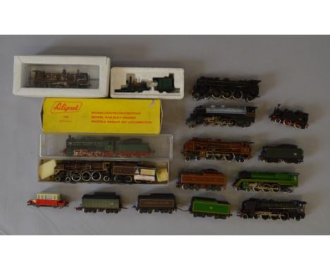 H0 scale. 12 x assorted locomotives, overall F/G some with slight damage & missing tenders.