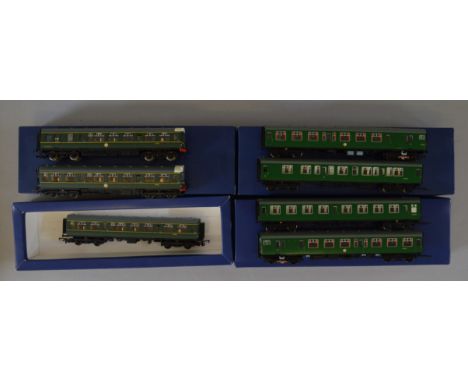 OO Gauge. Bachmann 4 car EMU set BR Southern green & Hornby 3 car DMU set BR green. G unboxed.