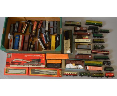 H0 scale. 60 x assorted rolling stock. Mainly G, some with slight damage.