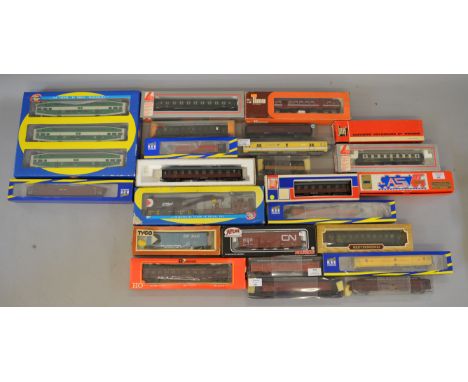 H0 scale. 26 x assorted boxed rolling stock including double decker coach pack. Overall G+boxed.