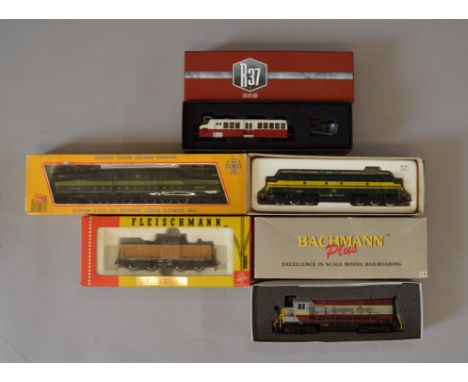 H0 scale. 5 x assorted locomotives, various manufacturers including Fleischmann. Overall G boxed.