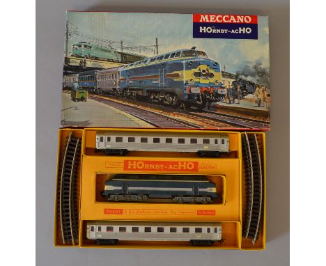 H0 scale. HOrnby - acHO 6150 Train de voyageurs "Le Vendeen" SNCF train set. Overall G in F/G box. 