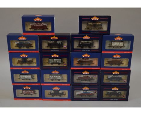 OO Gauge. Bachmann. 18 x Warley Model Railway Club Ltd Edition wagons. VG/E in VG boxes.
