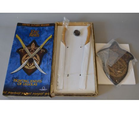 Lord Of The Rings United Cutlery Brands. Fighting Knives of Legolas UC1372WGNB, boxed.