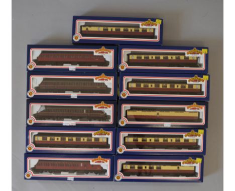 OO Gauge. Bachmann. 11 x coaches. 7 Thompson BR crimson / cream, 2 BR Mk1 crimson / cream & 2 BR Mk 1 maroon. All VG/E in G/V