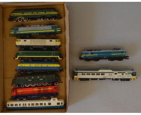 H0 scale 10 x assorted locomotives, various manufacturers. Overall F/G some with slight damage.