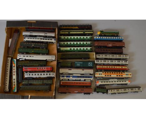 H0 scale 30 x assorted unboxed Continental coaches. Overall F/G some with slight damage.