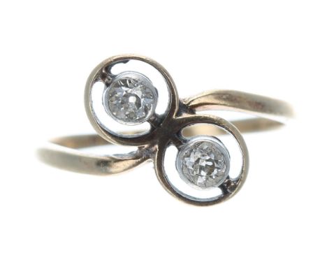 Antique 18ct cross over two stone diamond ring, round old-cuts 0.20ct in total, width 12mm, 1.8gm, ring size M/N 