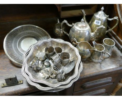 Qty of silver plated wares to include napkin rings and a tea service 