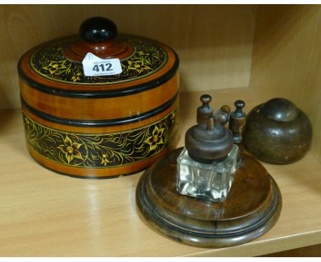 Treen to include inkwell and a circular trinket box 