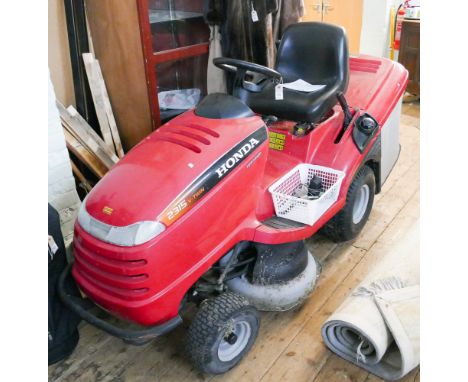 Honda Lawn Tractor ride on lawnmower 2135/V/twin hydrostatic with 36" cutting deck, tow bar etc. 