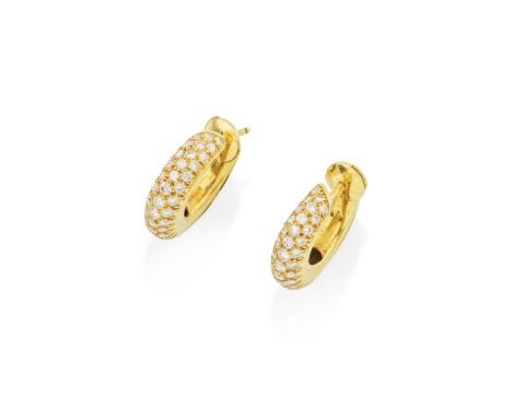 PAIRE DE BOUCLES D'OREILLE DIAMANTSDe forme créole, pavées de diamants taille brillant, poinçons français d'occasion pour l'o