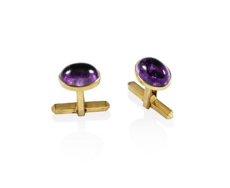 DEAKIN &amp; FRANCIS: PAIRE DE BOUTONS DE MANCHETTE AMETHYSTESChacun orné d'un cabochon d'améthyste en serti clos, poinçons a