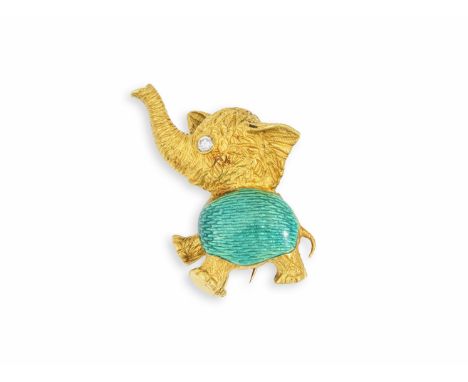 BROCHE EMAIL ET DIAMANTFormant un éléphant le corps rehaussé d'amil guilloché vert et l'oeil serti d'un diamant taille brilla