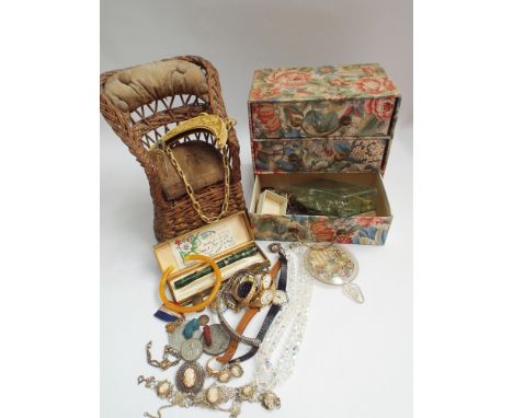 Collection of costume jewellery, small wicker chair, green vintage Conway pen, wristwatches etc. 