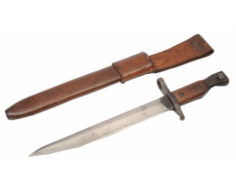 A WORLD WAR I ROSS RIFLE BAYONET with scabbard, 37cm in length 